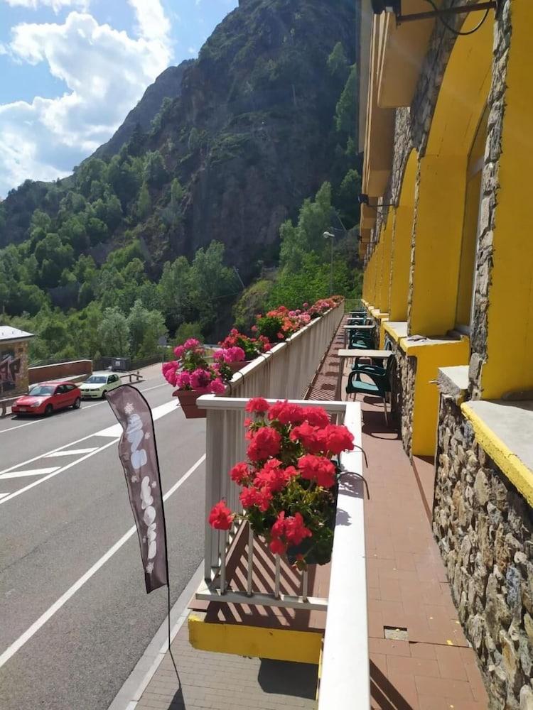 Hotel Les Terres لالدوسا المظهر الخارجي الصورة